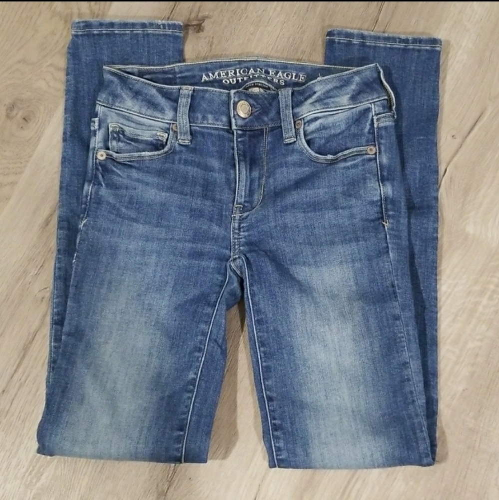 2/$25👖American Eagle | (1) Medium Wash Straight Leg Jeans